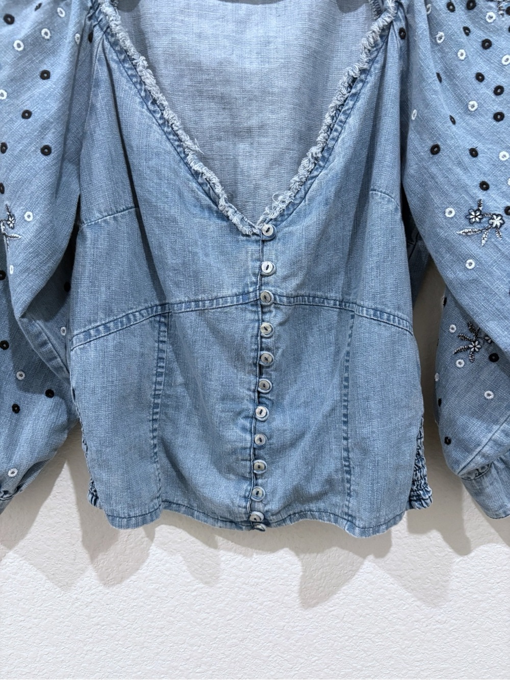 Anthropologie Pilcro Embroidered Chambray Denim Blouse XS Boho Frayed Festival - Picture 6 of 10